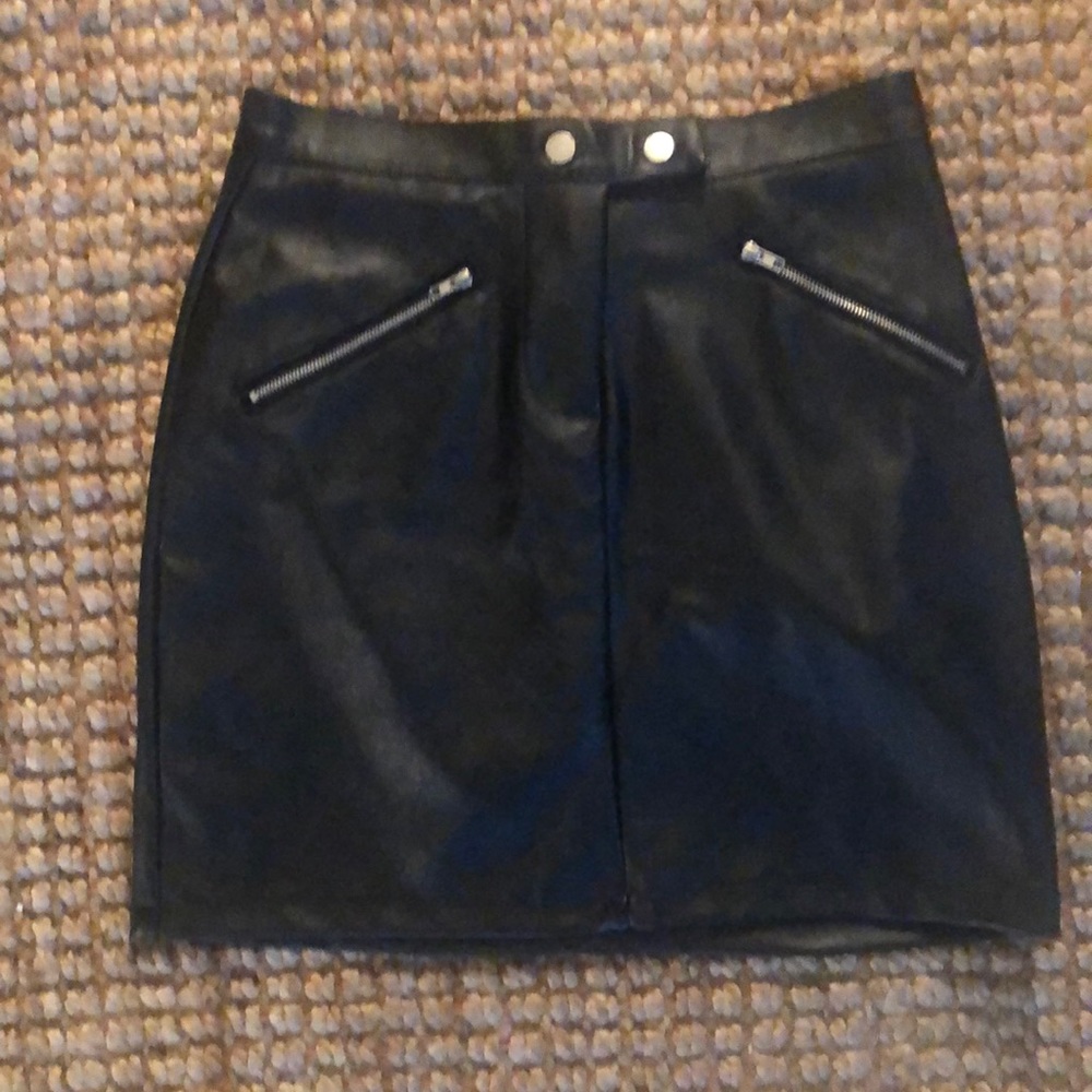 Rue 21 vegan leather mini w/ 2 zip pockets Sized Small double snaps & zip front